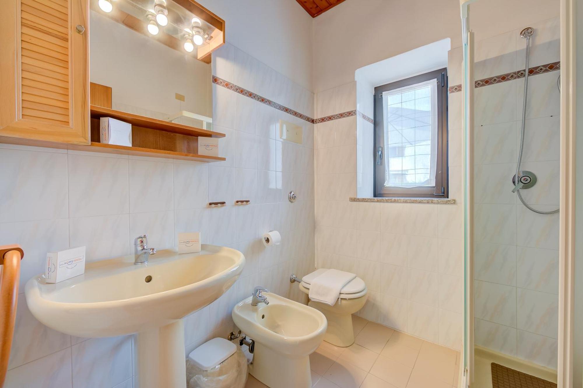 Apartment Al Peveri - Private Parking & Near - Happy