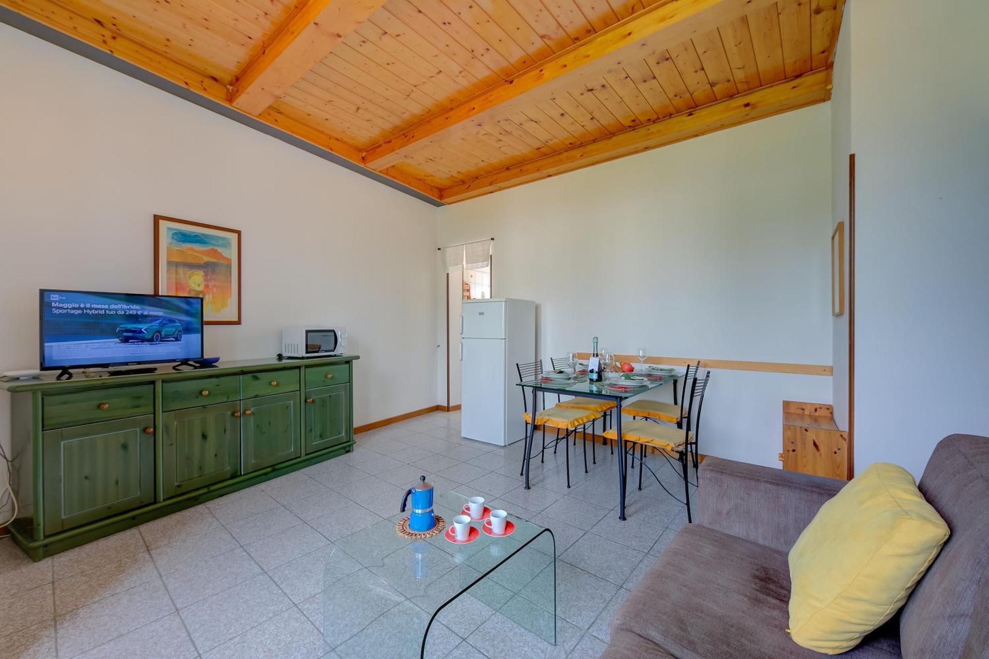 Al Peveri - Private Parking & Near - Happy