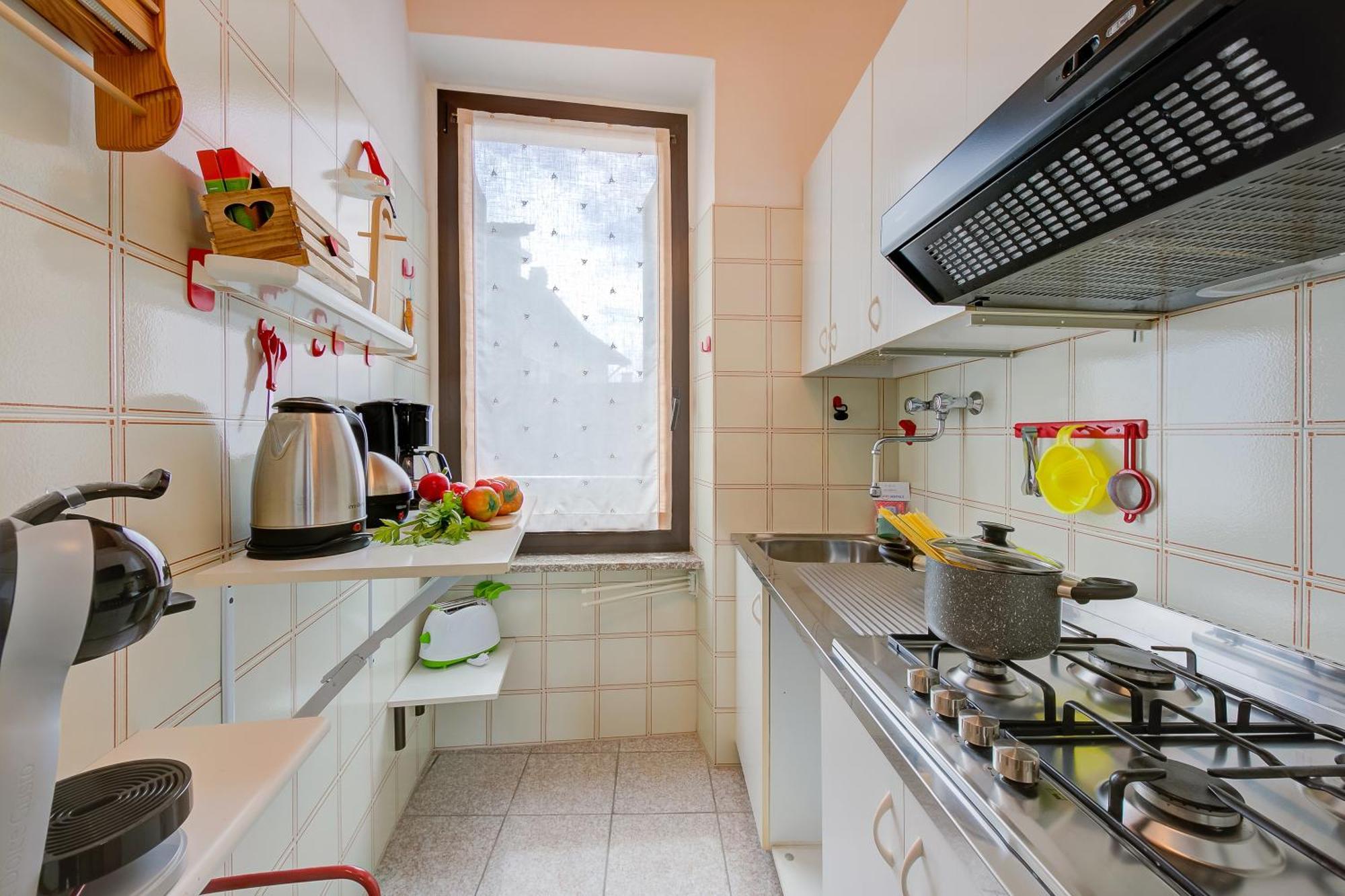 Al Peveri - Private Parking & Near - Happy